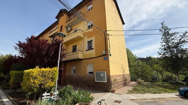 Piso de 3 habitaciones en Puig-reig en venta - 40.000 € (Ref: 9908366)