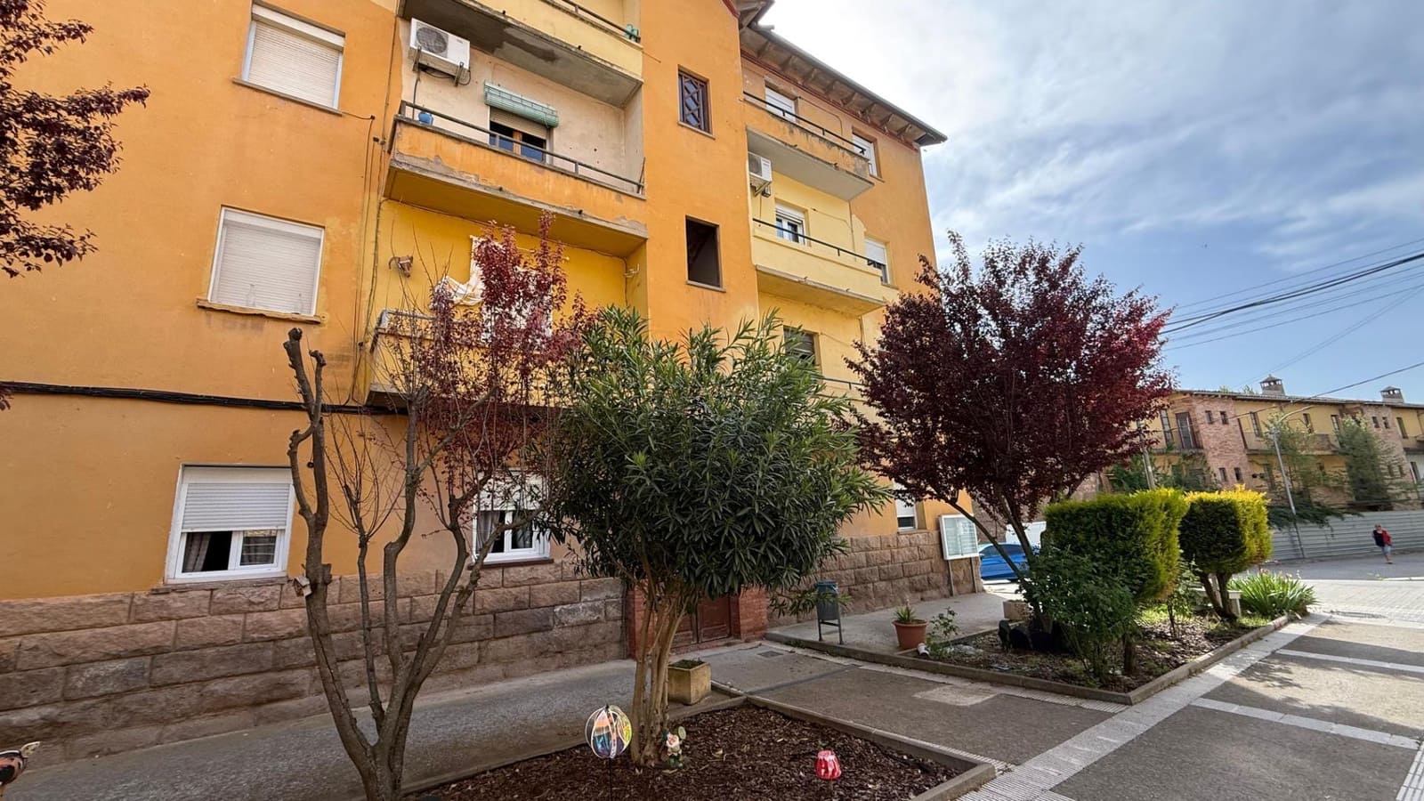 Piso de 3 habitaciones en Puig-reig en venta - 40.000 € (Ref: 9908366)