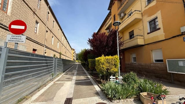 Piso de 3 habitaciones en Puig-reig en venta - 40.000 € (Ref: 9908366)