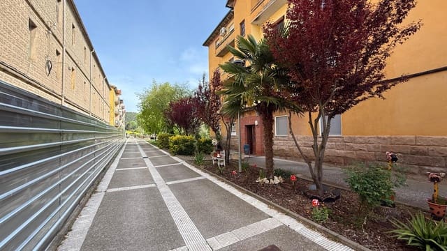 Piso de 3 habitaciones en Puig-reig en venta - 40.000 € (Ref: 9908366)