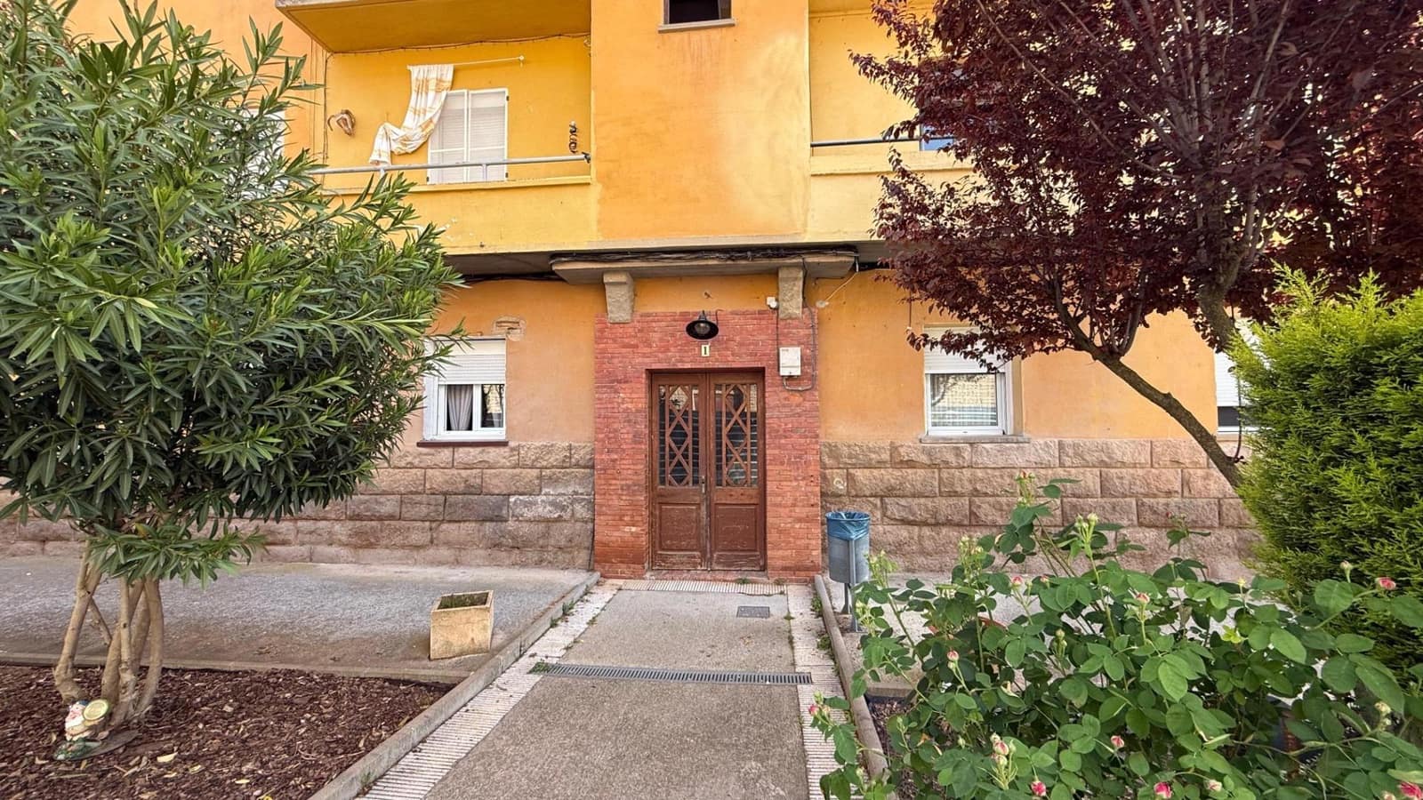 Piso de 3 habitaciones en Puig-reig en venta - 40.000 € (Ref: 9908366)