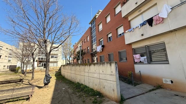 3 bedroom Flat for sale in Sabadell - € 110,000 (Ref: 9908372)
