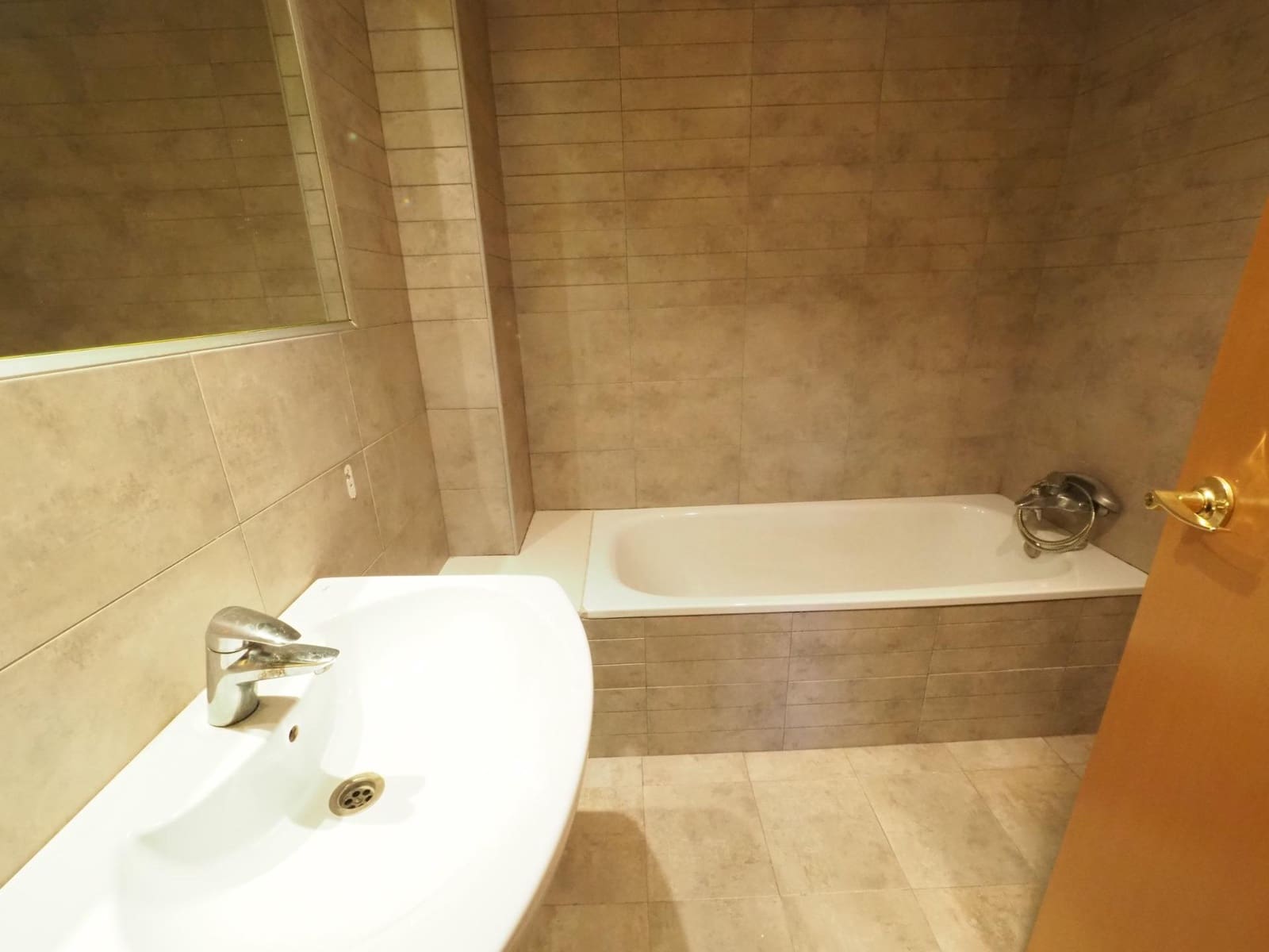 2 Zimmer Wohnung zu verkaufen in Cerdanyola del Valles mit Garage - 155.000 € (Ref: 9908373)