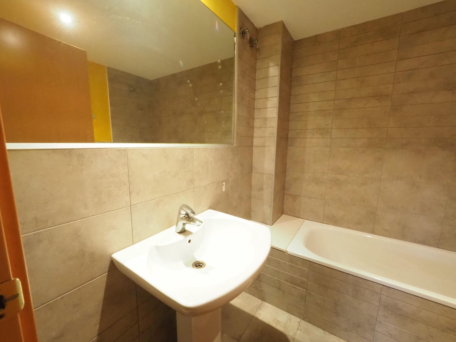 2 Zimmer Wohnung zu verkaufen in Cerdanyola del Valles mit Garage - 155.000 € (Ref: 9908373)