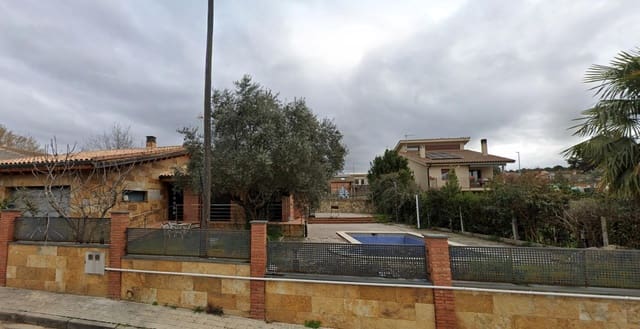 Chalet de 4 habitaciones en Fonollosa en venta con piscina garaje - 209.000 € (Ref: 9908374)