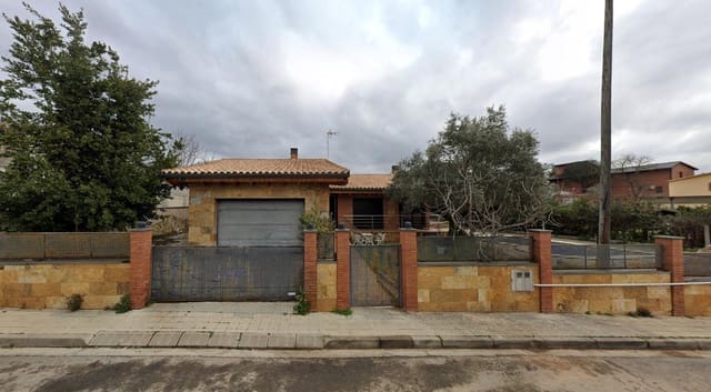 Chalet de 4 habitaciones en Fonollosa en venta con piscina garaje - 209.000 € (Ref: 9908374)