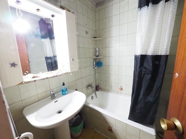 Piso de 3 habitaciones en Vic en venta - 85.000 € (Ref: 9908378)