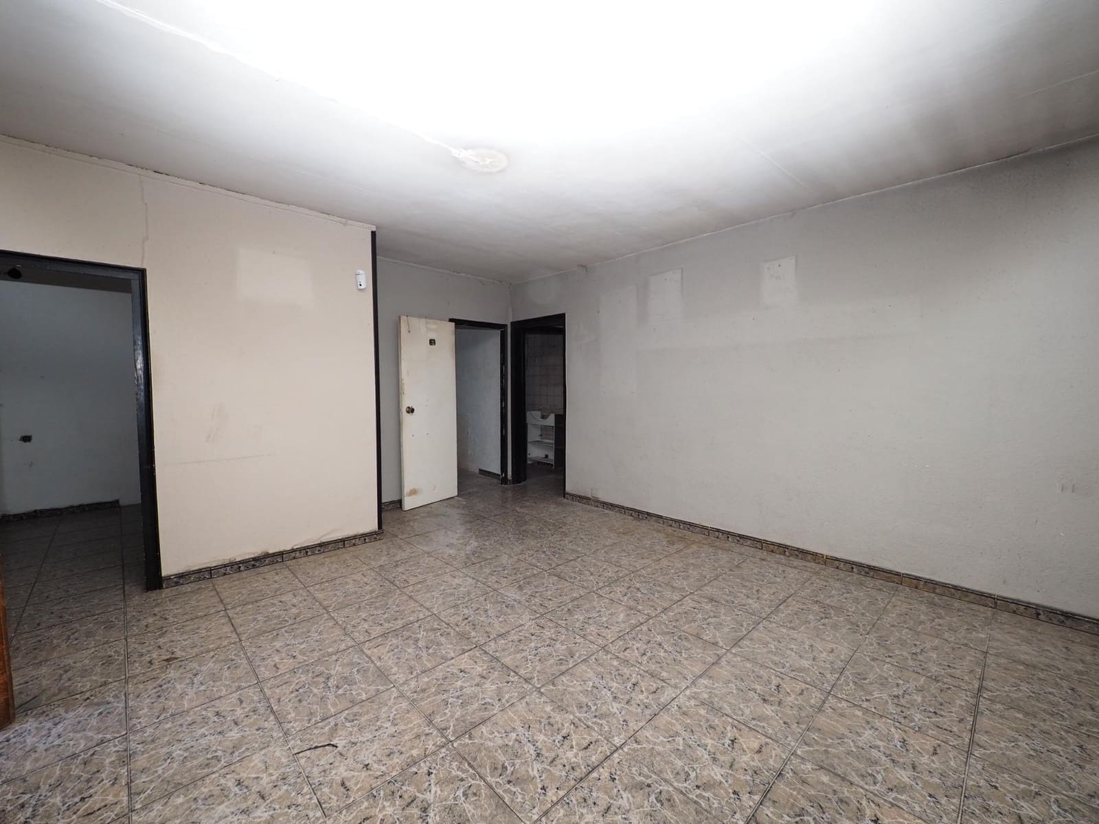 Chalet de 3 habitaciones en La Torre de Claramunt en venta - 79.000 € (Ref: 9908380)