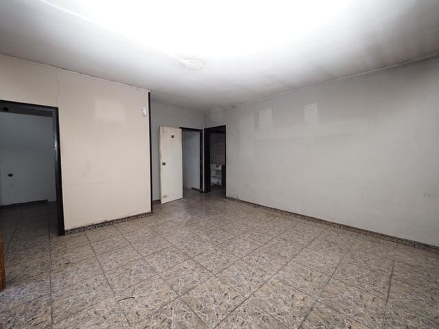 Chalet de 3 habitaciones en La Torre de Claramunt en venta - 79.000 € (Ref: 9908380)