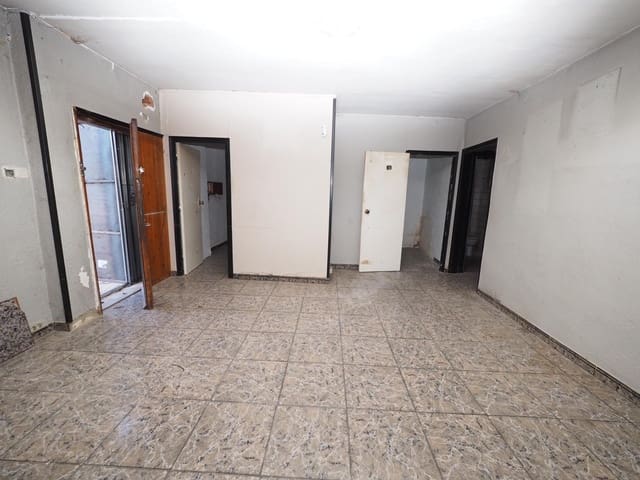 Chalet de 3 habitaciones en La Torre de Claramunt en venta - 79.000 € (Ref: 9908380)