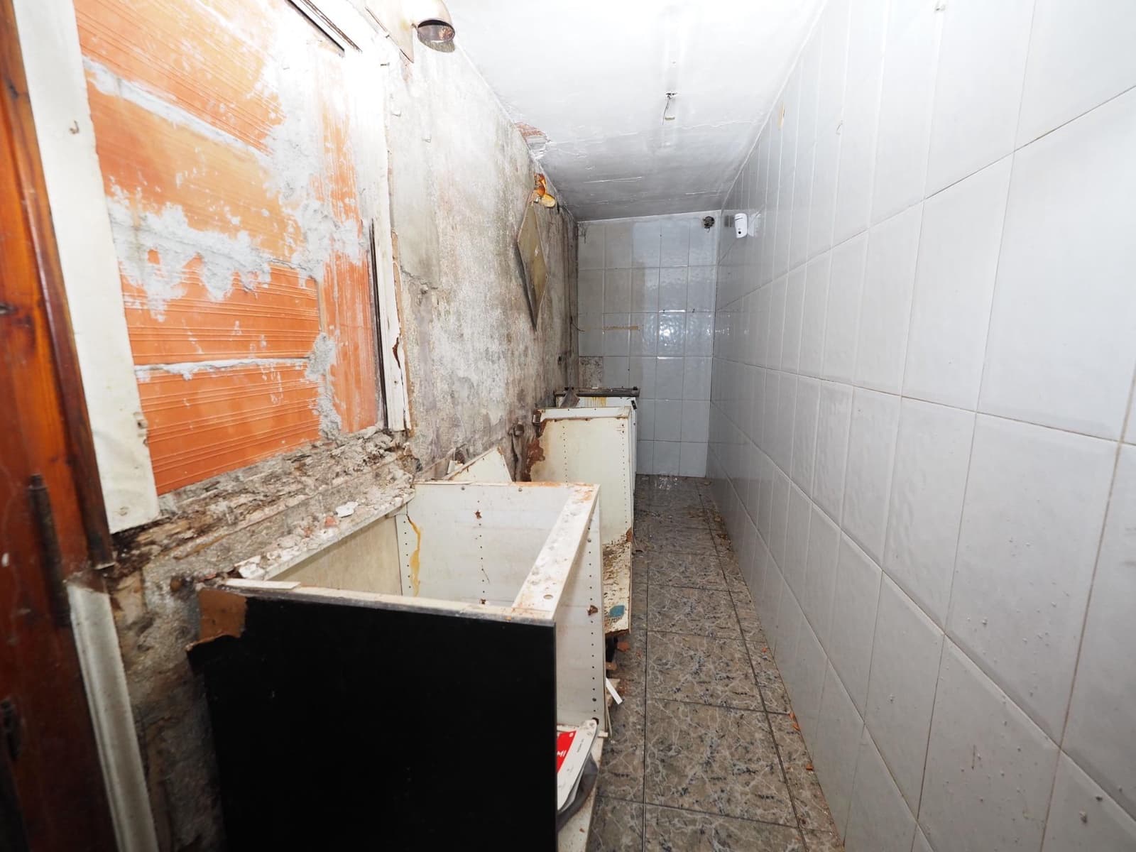 Chalet de 3 habitaciones en La Torre de Claramunt en venta - 79.000 € (Ref: 9908380)