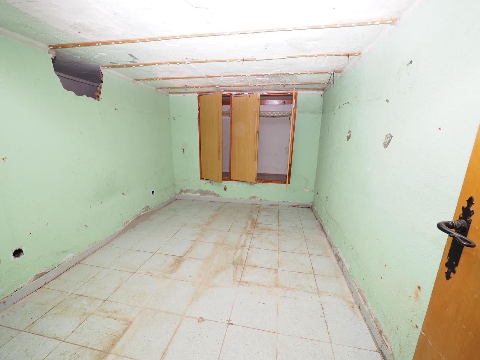 Chalet de 3 habitaciones en La Torre de Claramunt en venta - 79.000 € (Ref: 9908380)