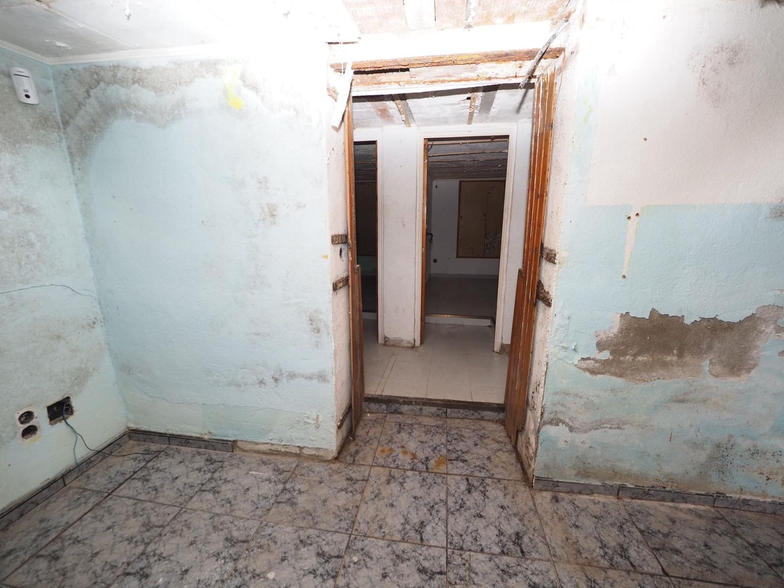 Chalet de 3 habitaciones en La Torre de Claramunt en venta - 79.000 € (Ref: 9908380)