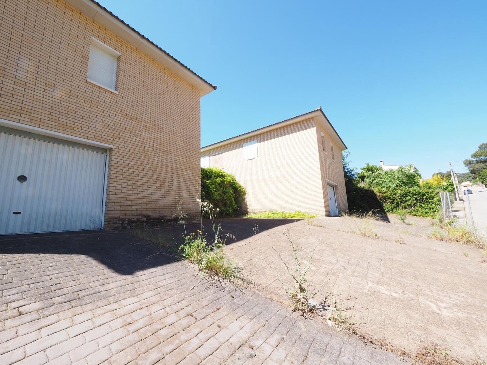 Chalet de 3 habitaciones en La Torre de Claramunt en venta con garaje - 126.000 € (Ref: 9908382)