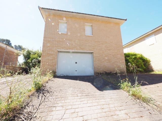 Chalet de 3 habitaciones en La Torre de Claramunt en venta con garaje - 126.000 € (Ref: 9908382)