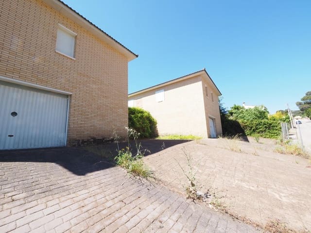 Chalet de 3 habitaciones en La Torre de Claramunt en venta con garaje - 126.000 € (Ref: 9908382)