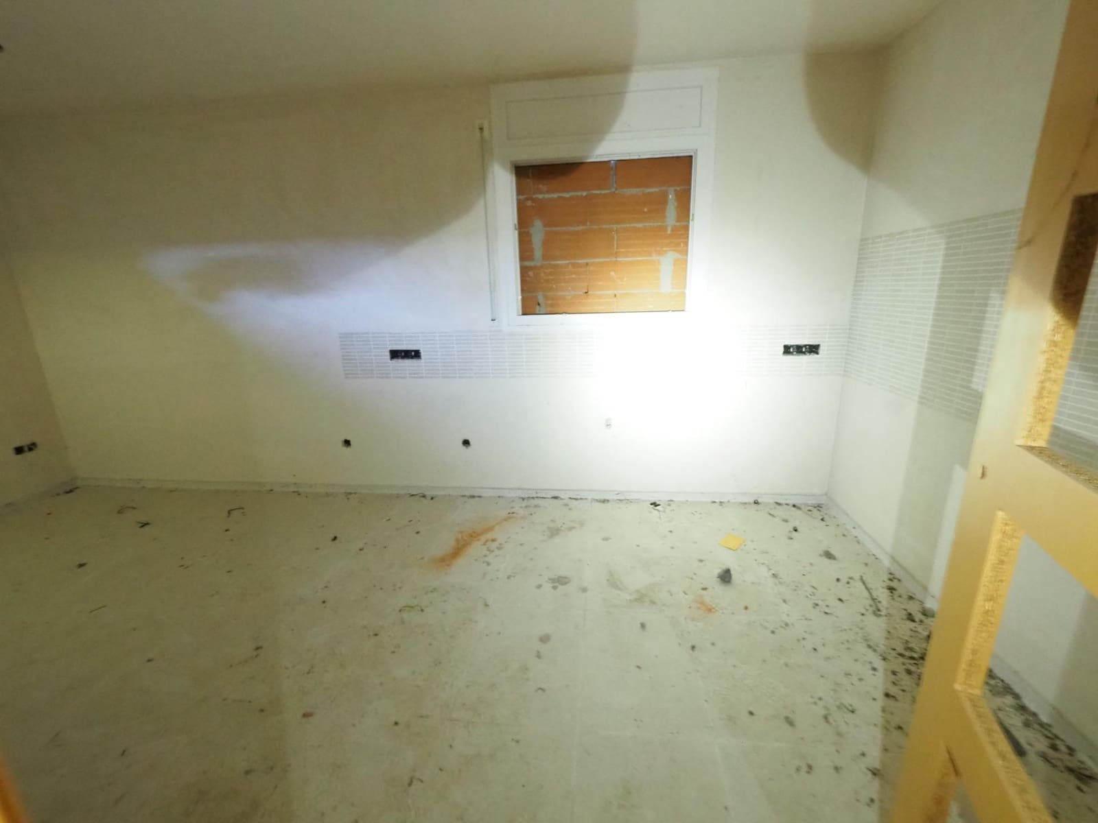 Chalet de 3 habitaciones en La Torre de Claramunt en venta con garaje - 126.000 € (Ref: 9908382)