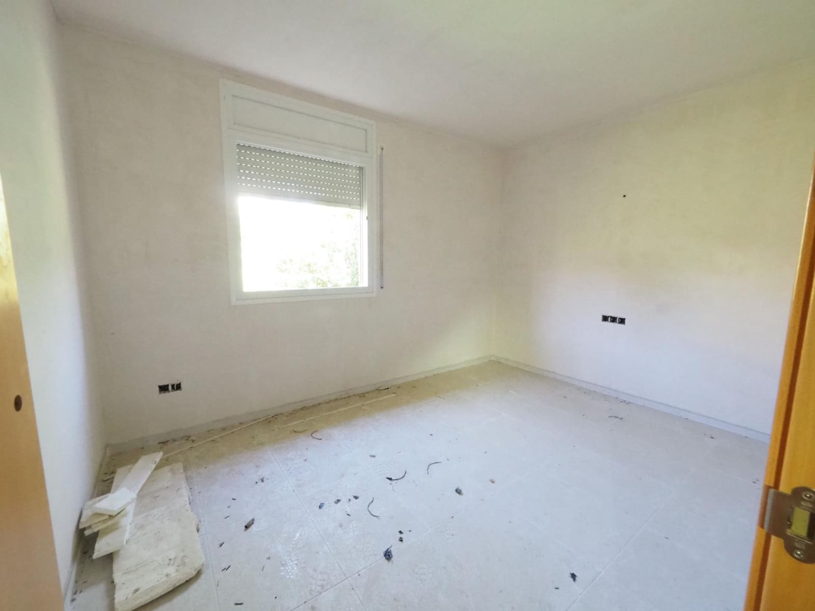 Chalet de 3 habitaciones en La Torre de Claramunt en venta con garaje - 126.000 € (Ref: 9908382)