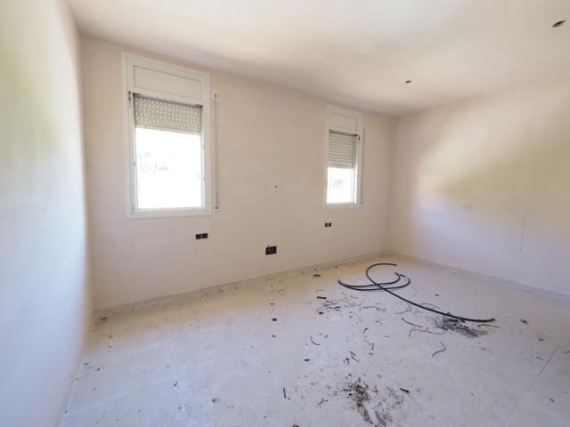 Chalet de 3 habitaciones en La Torre de Claramunt en venta con garaje - 126.000 € (Ref: 9908382)