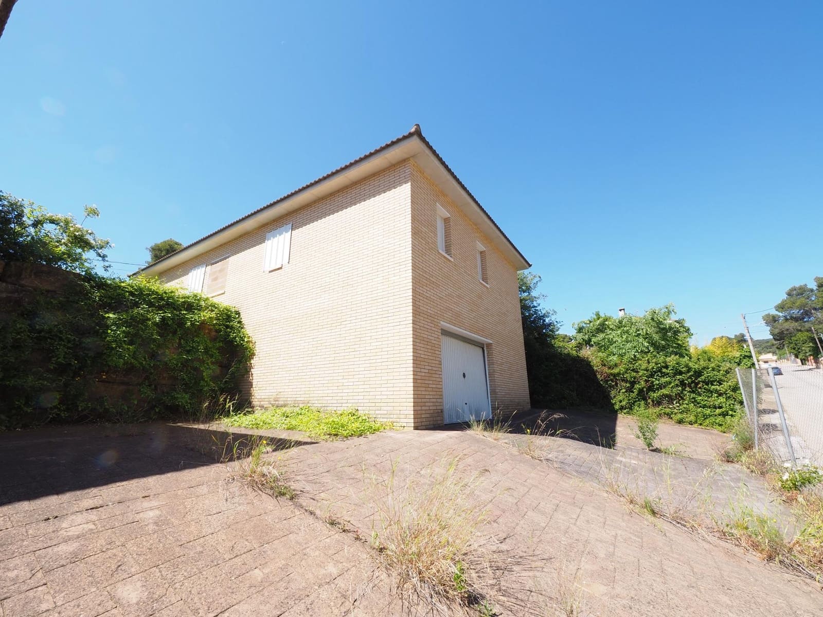 Chalet de 3 habitaciones en La Torre de Claramunt en venta con garaje - 126.000 € (Ref: 9908382)