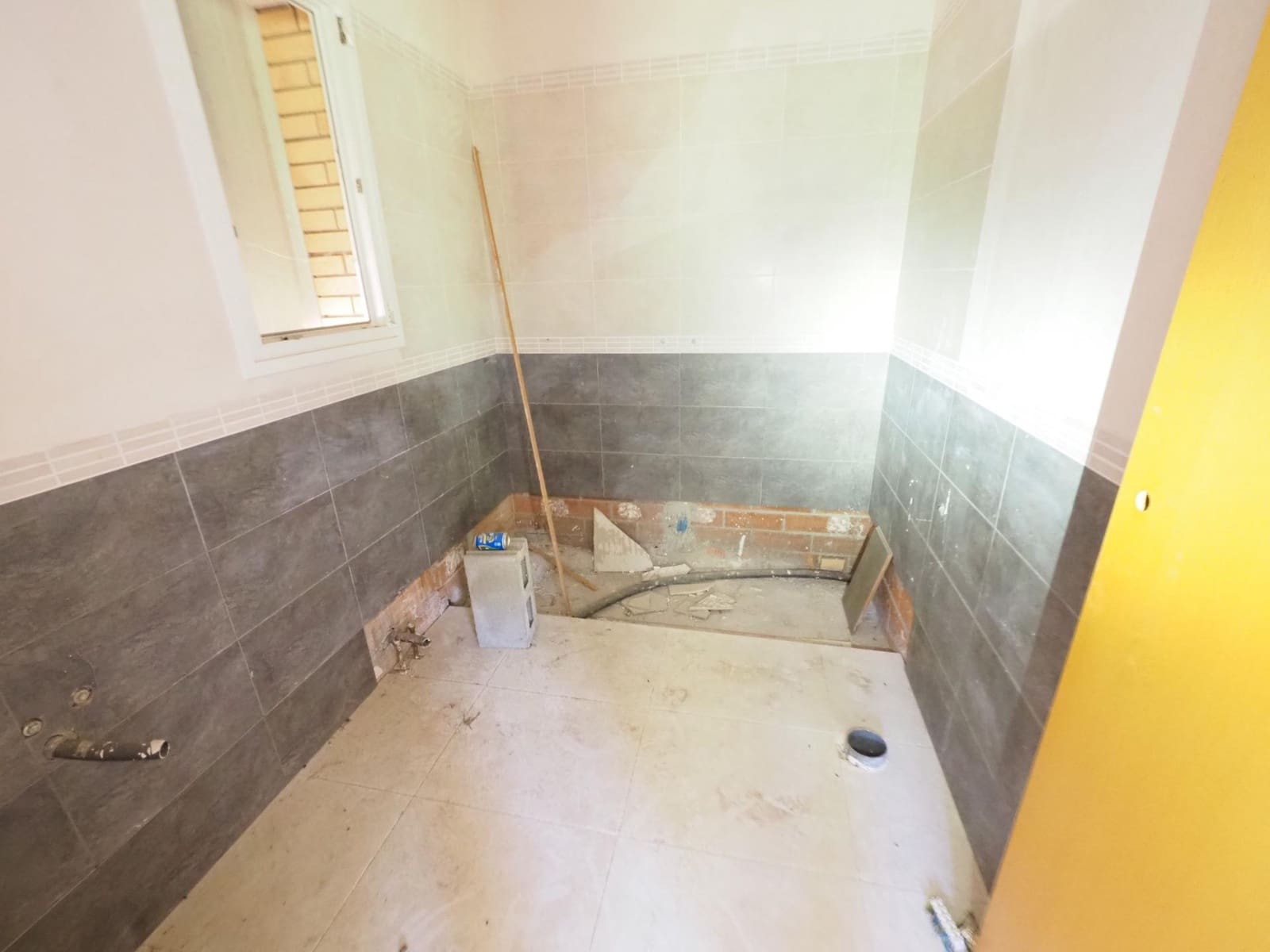 Chalet de 3 habitaciones en La Torre de Claramunt en venta con garaje - 126.000 € (Ref: 9908382)