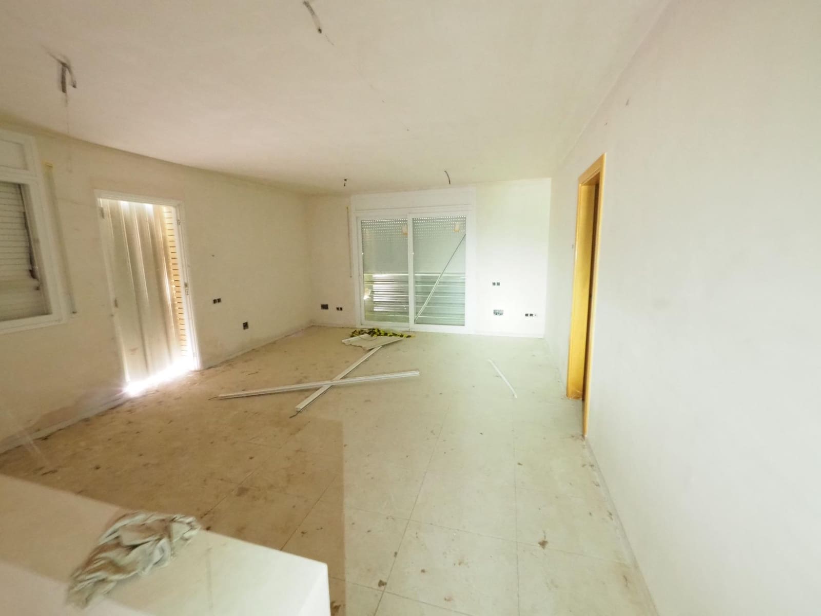 Chalet de 3 habitaciones en La Torre de Claramunt en venta con garaje - 126.000 € (Ref: 9908382)