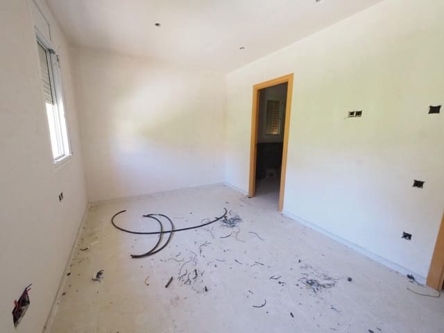 Chalet de 3 habitaciones en La Torre de Claramunt en venta con garaje - 126.000 € (Ref: 9908382)