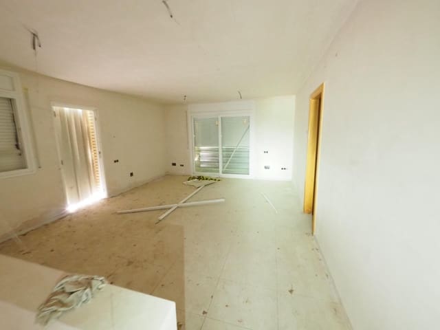 Chalet de 3 habitaciones en La Torre de Claramunt en venta con garaje - 126.000 € (Ref: 9908382)