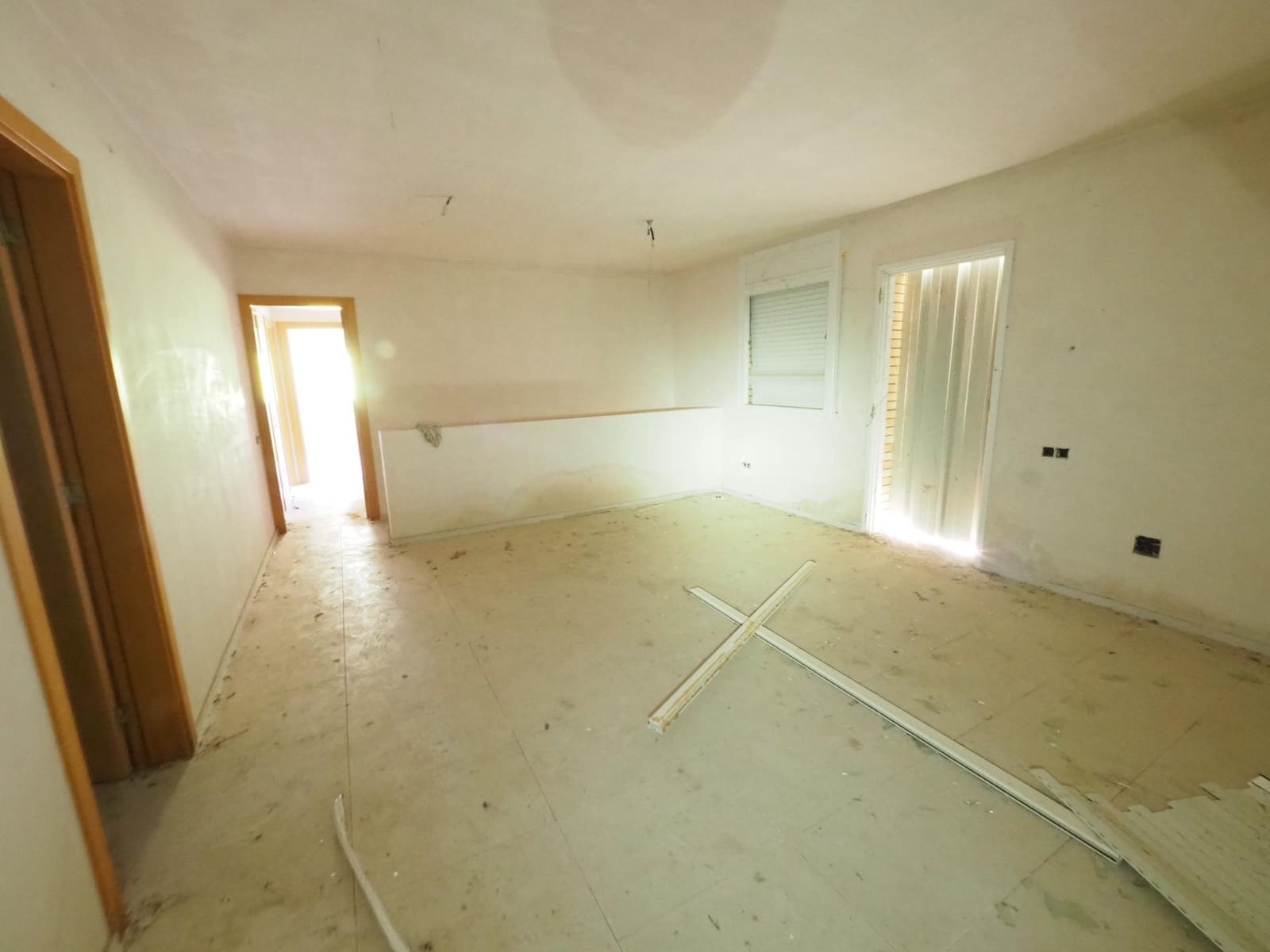 Chalet de 3 habitaciones en La Torre de Claramunt en venta con garaje - 126.000 € (Ref: 9908382)