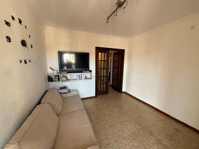 4 quarto Apartamento para venda em La Prosperitat, Barcelona cidade - 166 500 € (Ref: 9908384)