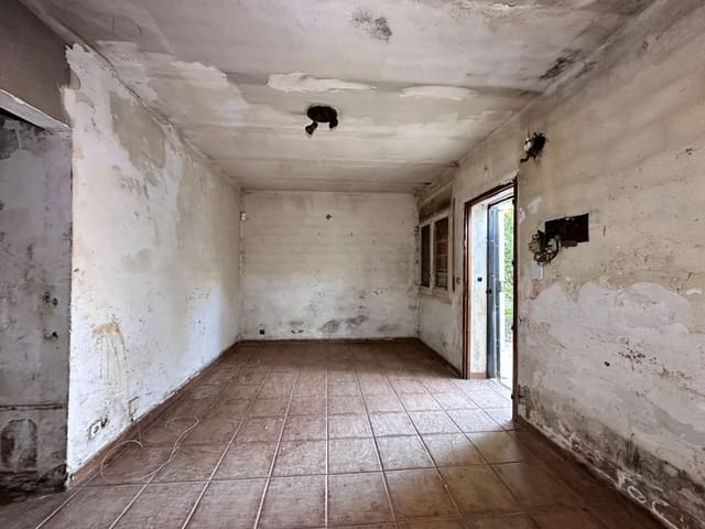 Chalet de 3 habitaciones en Sant Salvador de Guardiola en venta - 105.000 € (Ref: 9908394)