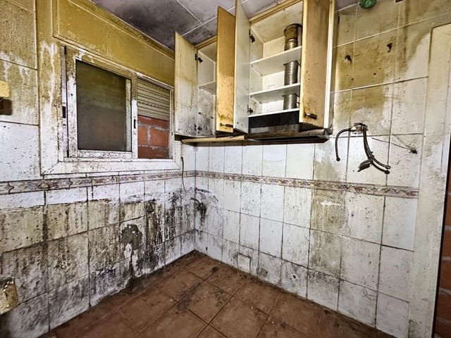 Chalet de 3 habitaciones en Sant Salvador de Guardiola en venta - 105.000 € (Ref: 9908394)