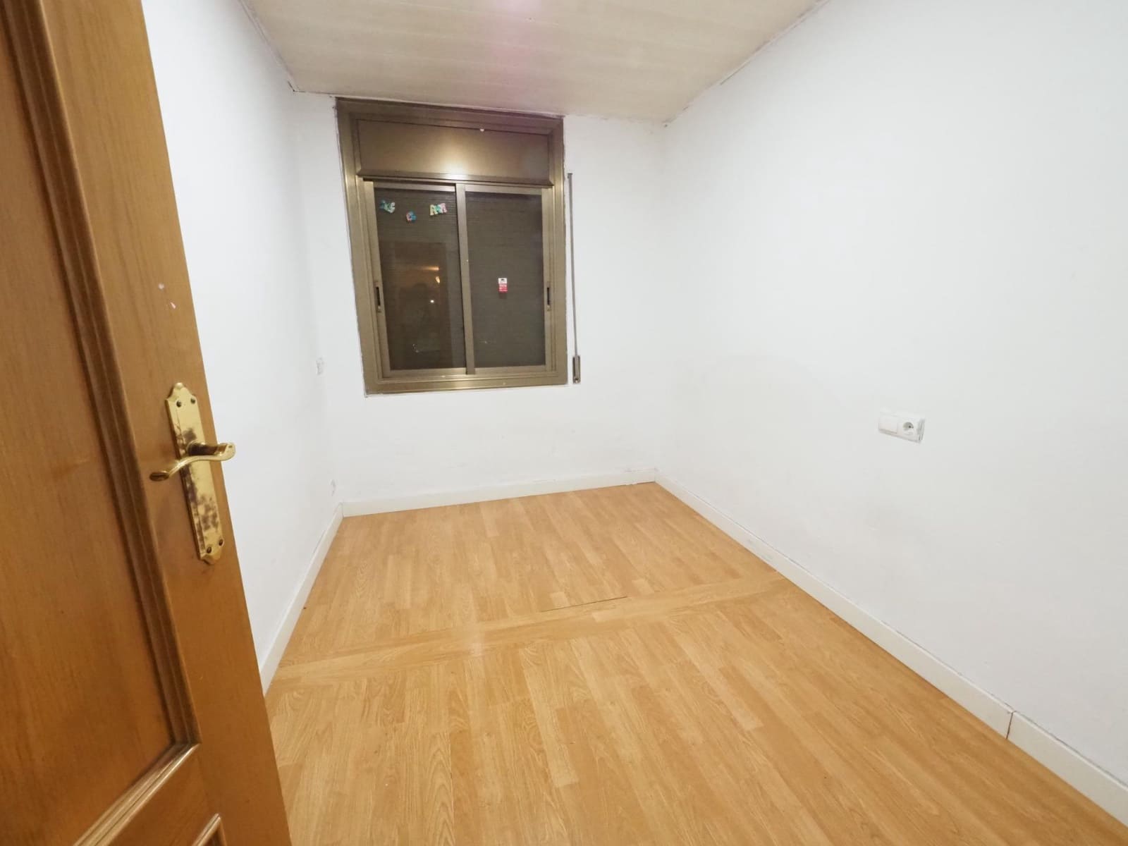 Ático de 3 habitaciones en Terrassa en venta - 85.000 € (Ref: 9908399)