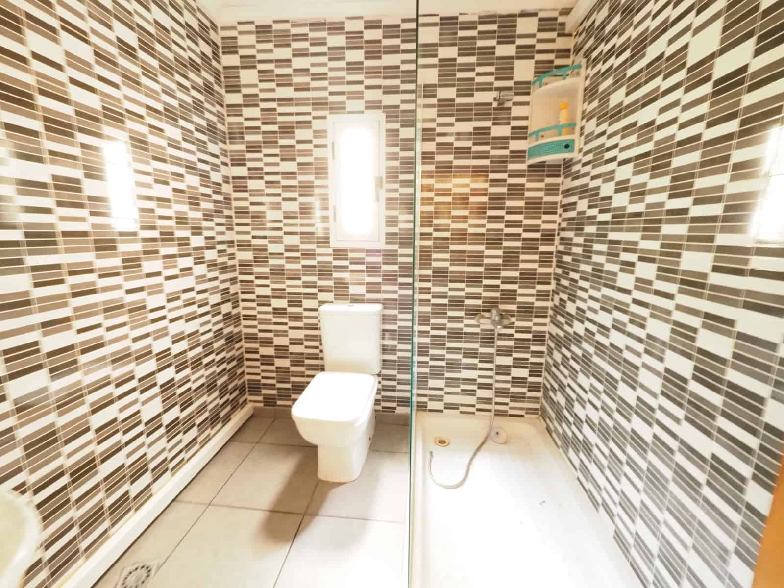 Ático de 3 habitaciones en Terrassa en venta - 85.000 € (Ref: 9908399)