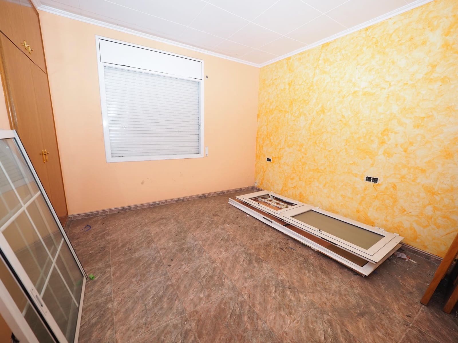 Casa de 5 habitaciones en Terrassa en venta con garaje - 450.000 € (Ref: 9908406)