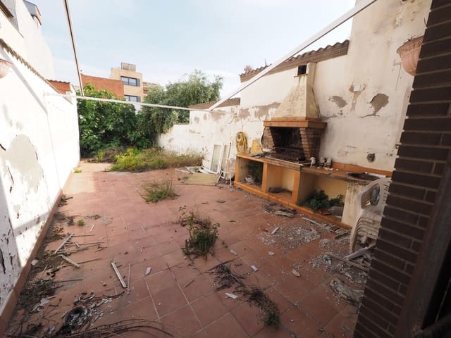 Casa de 5 habitaciones en Terrassa en venta con garaje - 450.000 € (Ref: 9908406)