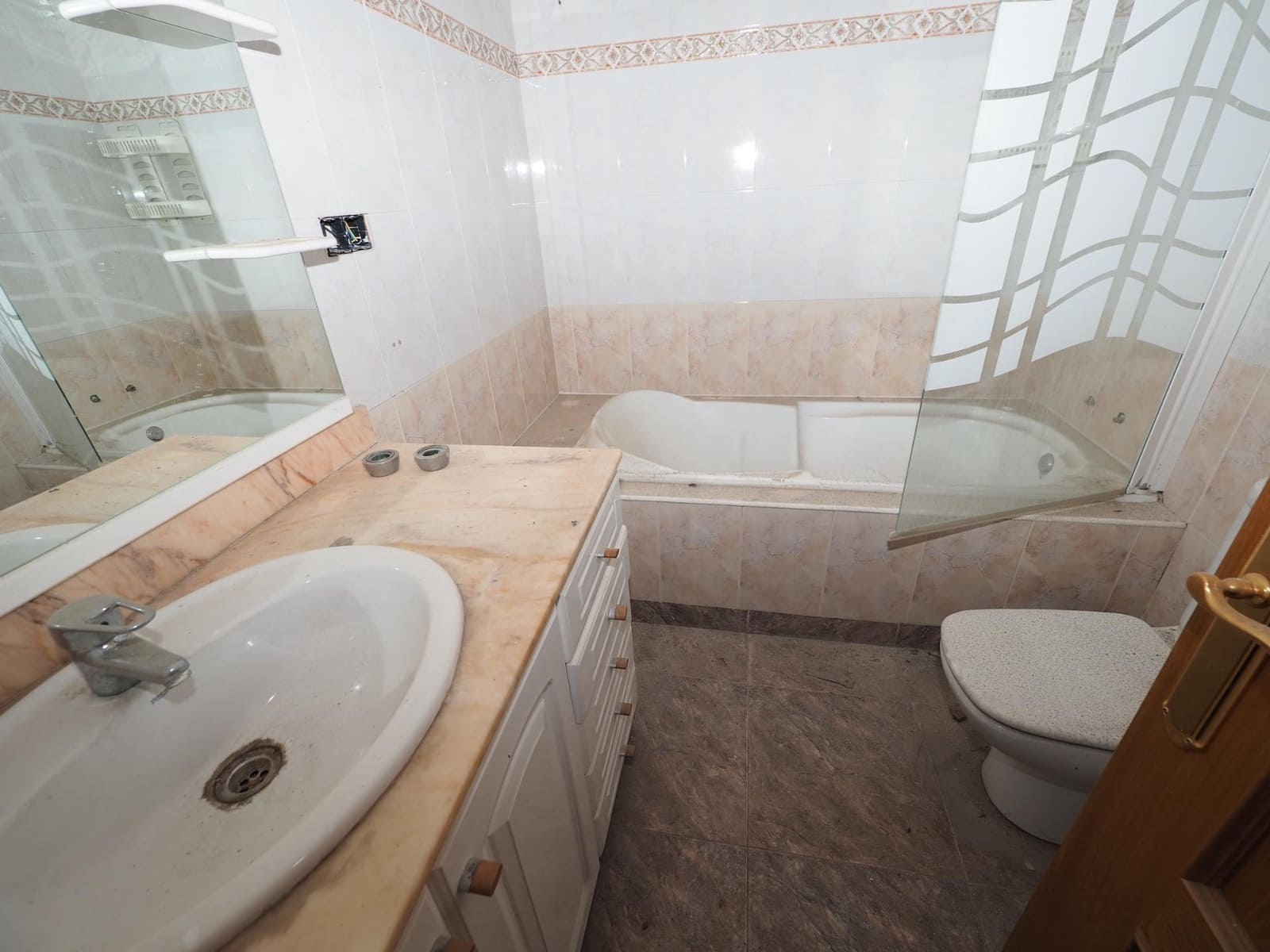 Casa de 5 habitaciones en Terrassa en venta con garaje - 450.000 € (Ref: 9908406)
