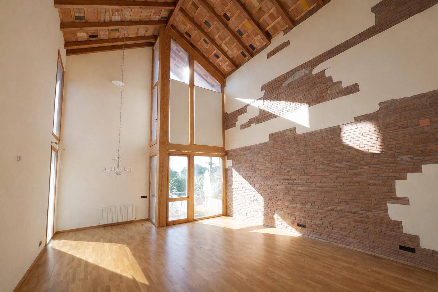 3 bedroom Villa for sale in Sant Pol de Mar with garage - € 535,000 (Ref: 9908407)