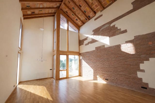 3 bedroom Villa for sale in Sant Pol de Mar with garage - € 535,000 (Ref: 9908407)