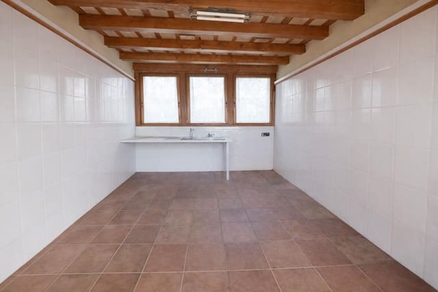 3 bedroom Villa for sale in Sant Pol de Mar with garage - € 535,000 (Ref: 9908407)