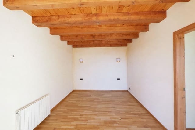 3 bedroom Villa for sale in Sant Pol de Mar with garage - € 535,000 (Ref: 9908407)
