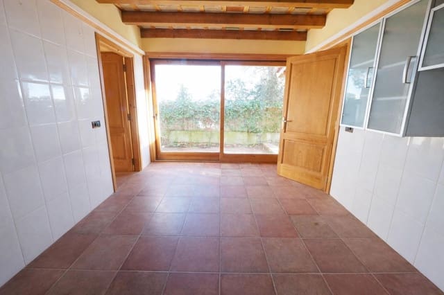 3 bedroom Villa for sale in Sant Pol de Mar with garage - € 535,000 (Ref: 9908407)