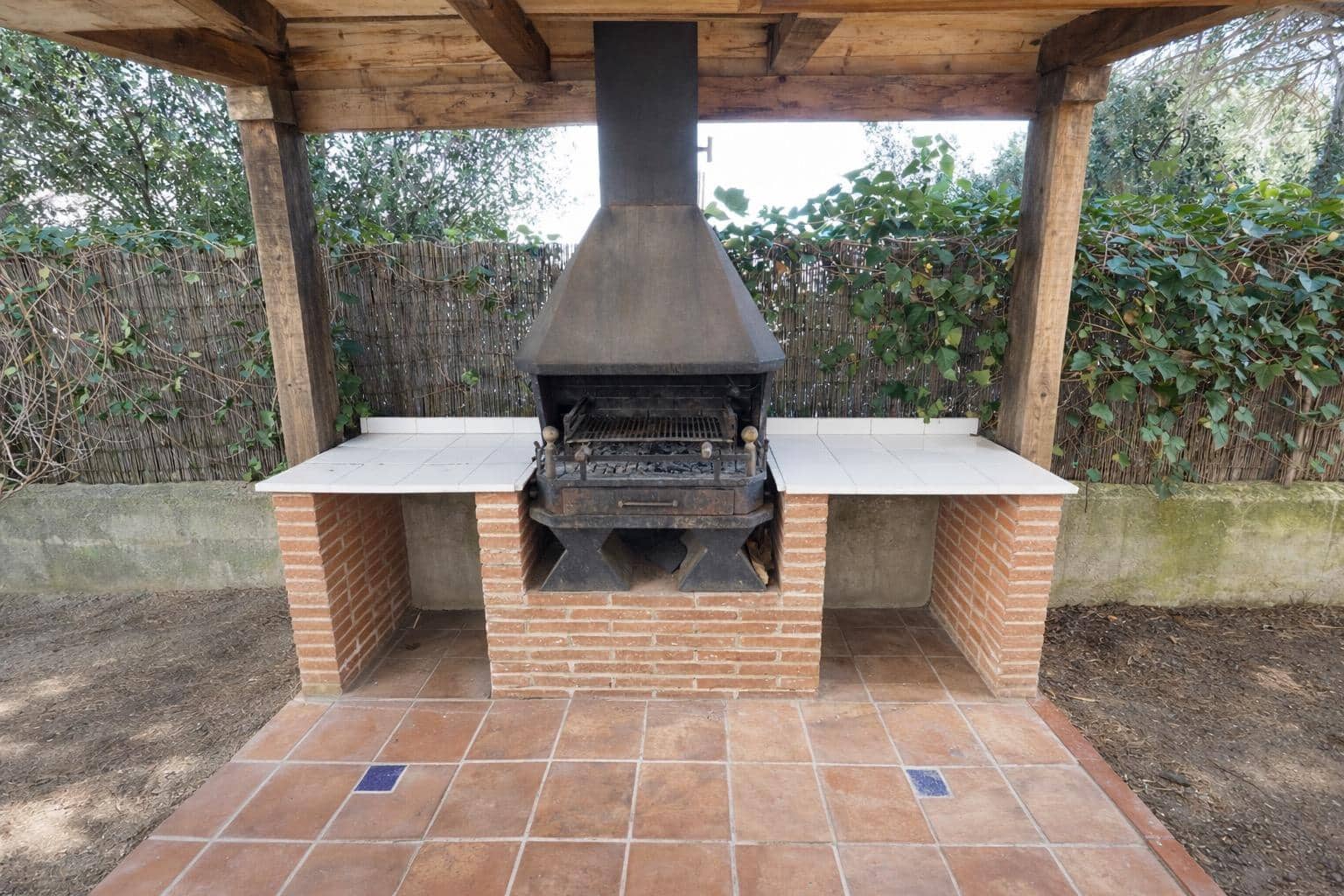 3 bedroom Villa for sale in Sant Pol de Mar with garage - € 535,000 (Ref: 9908407)
