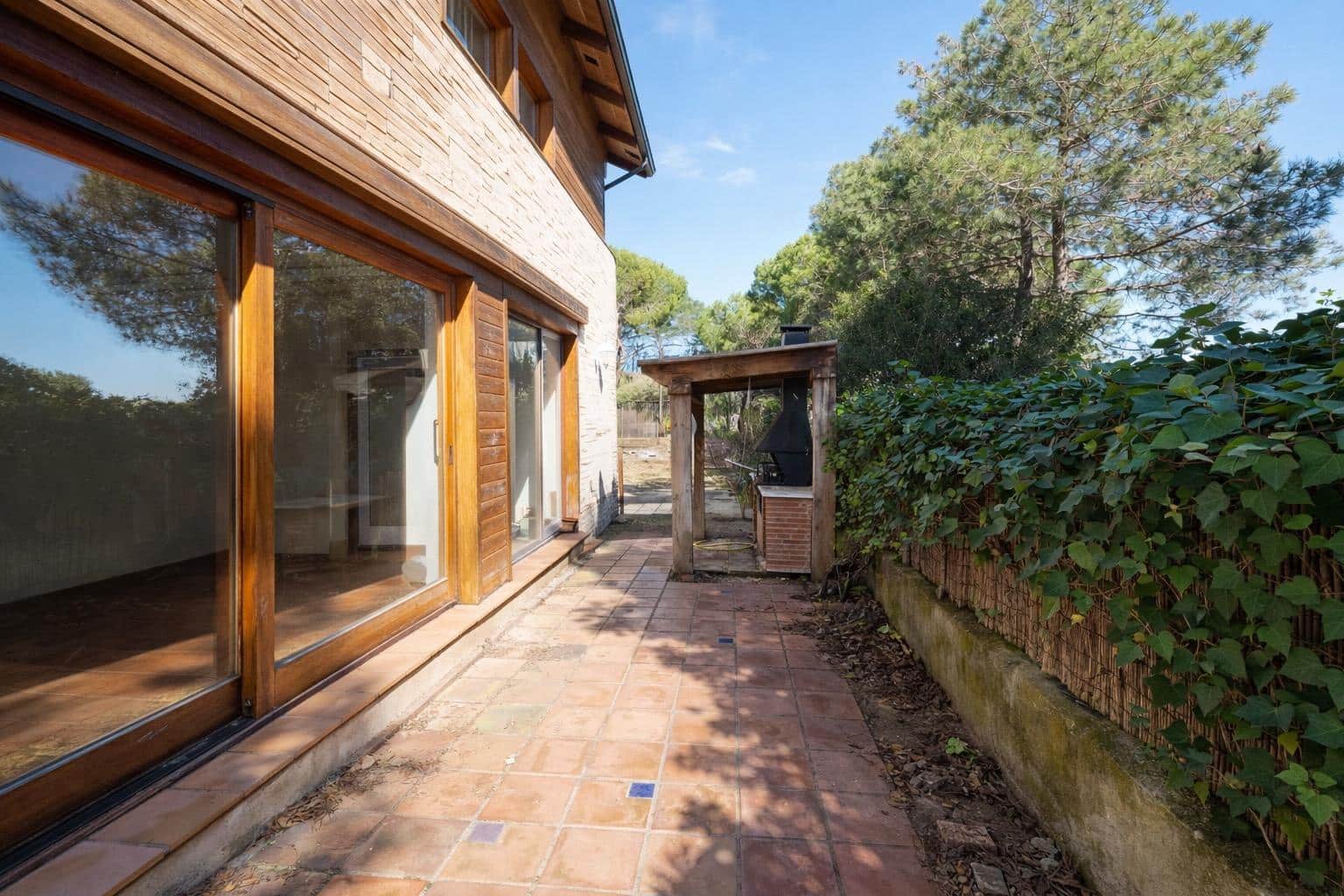 3 bedroom Villa for sale in Sant Pol de Mar with garage - € 535,000 (Ref: 9908407)