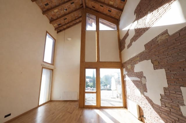 3 bedroom Villa for sale in Sant Pol de Mar with garage - € 535,000 (Ref: 9908407)