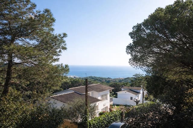 3 bedroom Villa for sale in Sant Pol de Mar with garage - € 535,000 (Ref: 9908407)