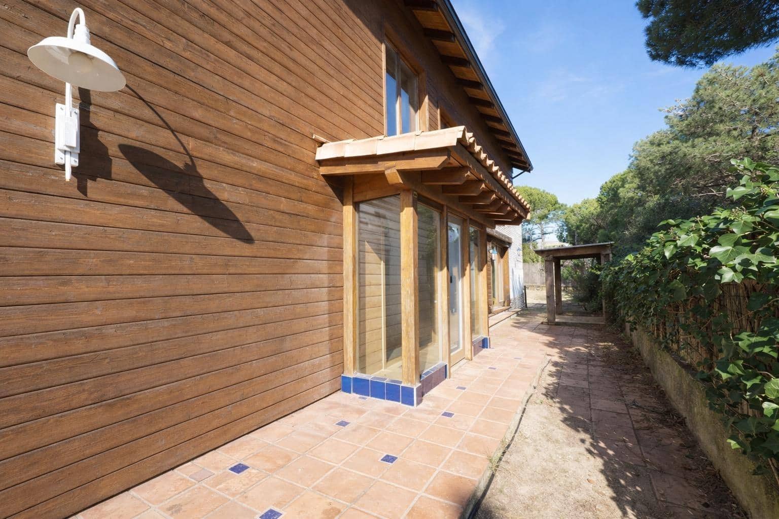 3 bedroom Villa for sale in Sant Pol de Mar with garage - € 535,000 (Ref: 9908407)