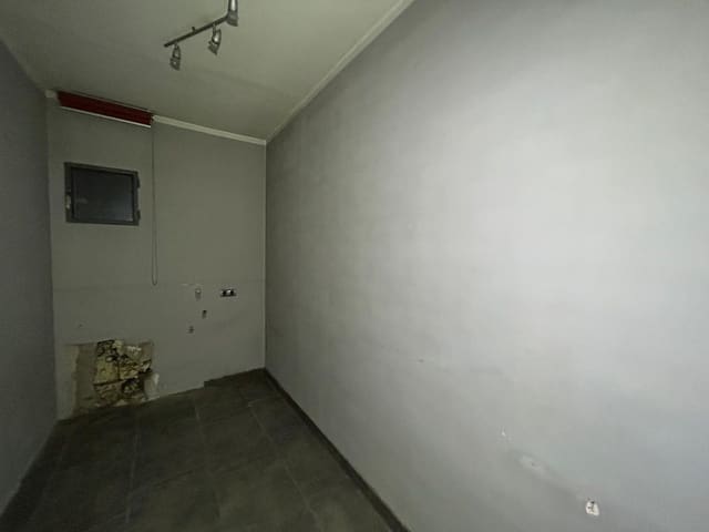 5 chambre Villa/Maison à vendre à Navarcles avec piscine garage - 249 000 € (Ref: 9908408)