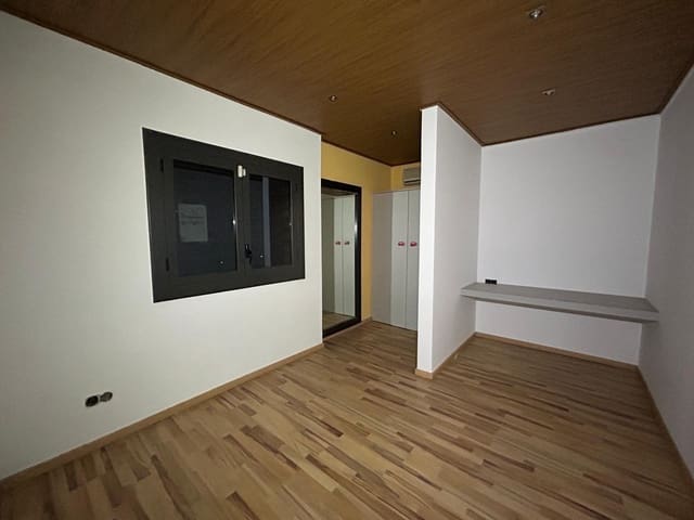 5 chambre Villa/Maison à vendre à Navarcles avec piscine garage - 249 000 € (Ref: 9908408)