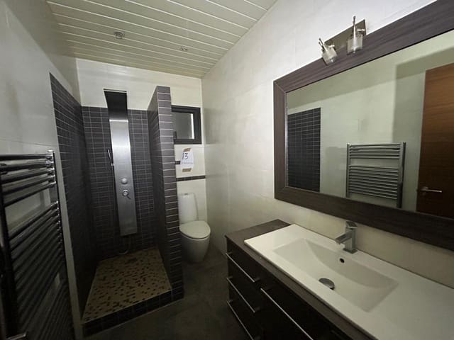 5 chambre Villa/Maison à vendre à Navarcles avec piscine garage - 249 000 € (Ref: 9908408)